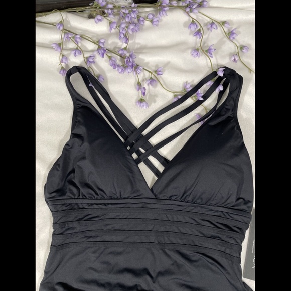 NWT $119‎ La Blanca Cross Back One-Piece Swimsuit in Black [SZ 16 ] - Picture 6 of 12